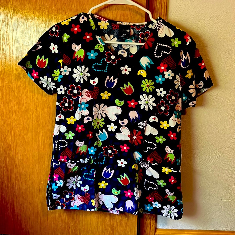 Printed scrub top